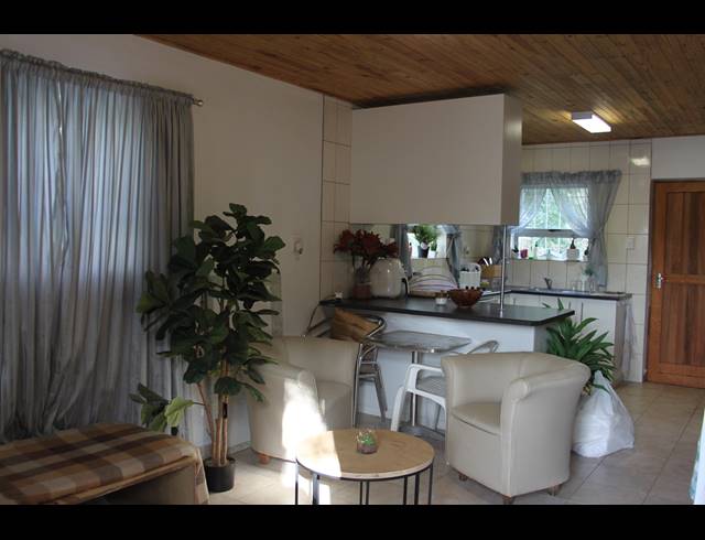 2 BEDROOM FLAT RENTED IN DURBANVILLE RURAL